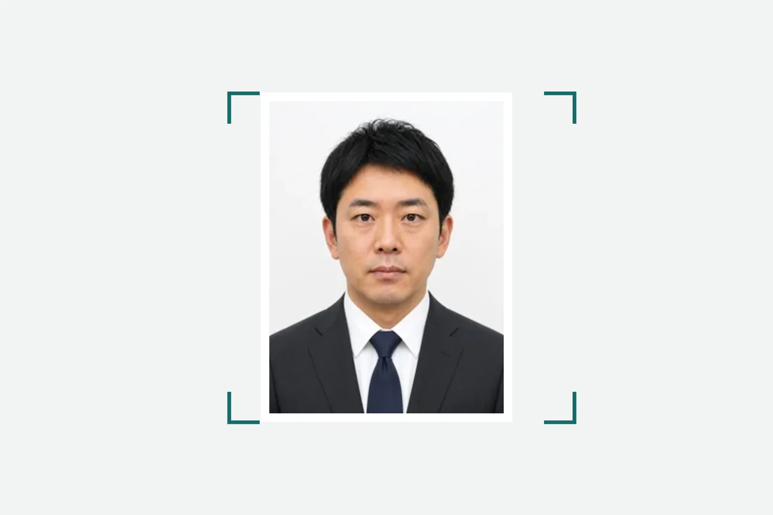 行政書士試験オンライン申込用の240×320ピクセル顔写真イメージの仕上がりを確認するイメージ