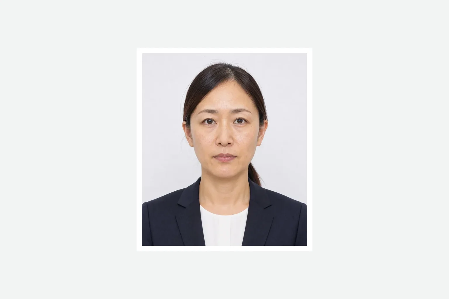 保育士試験用の30対35比率の証明写真イメージ