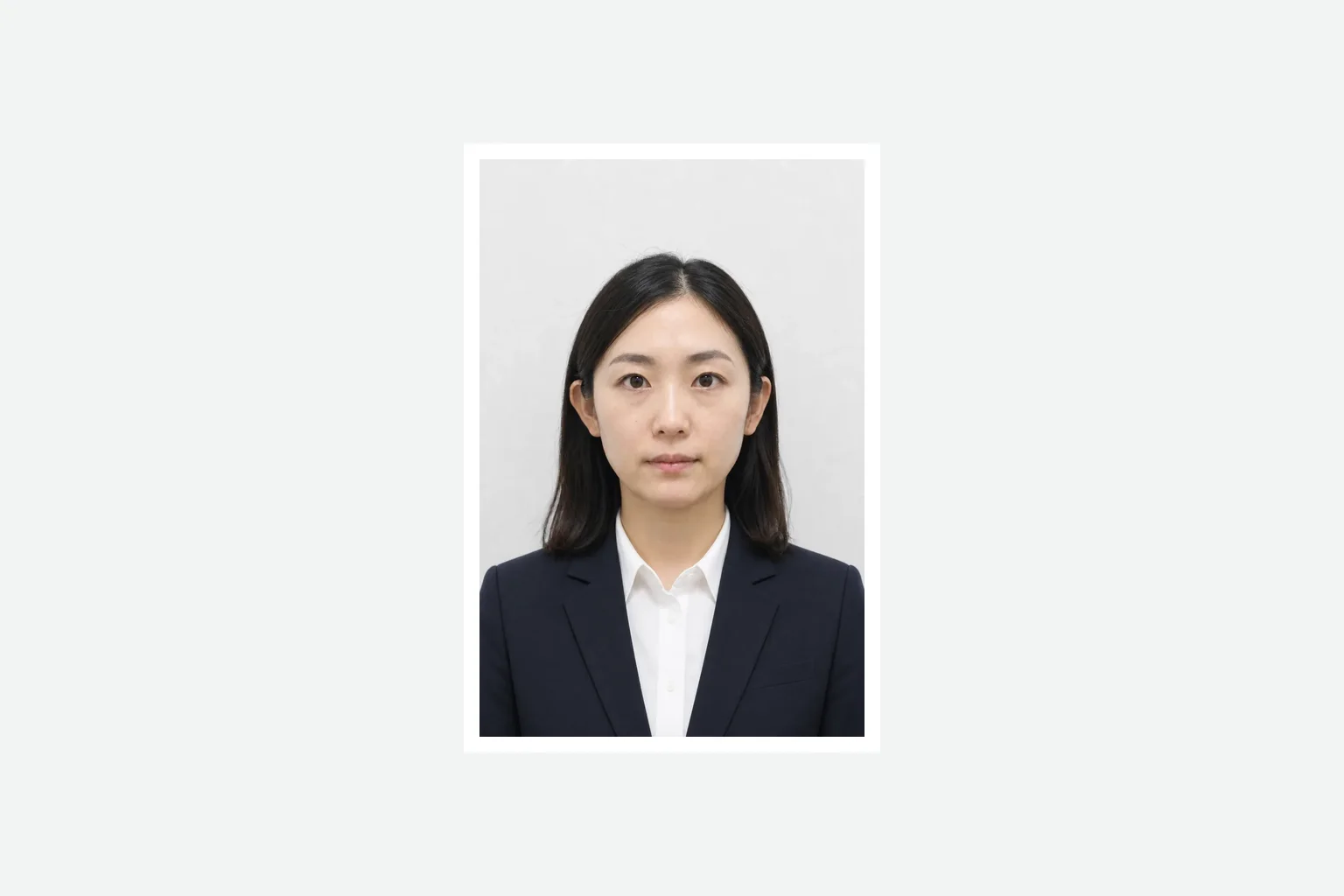 看護師国家試験用の800×1200ピクセル・40対60比率の証明写真イメージ