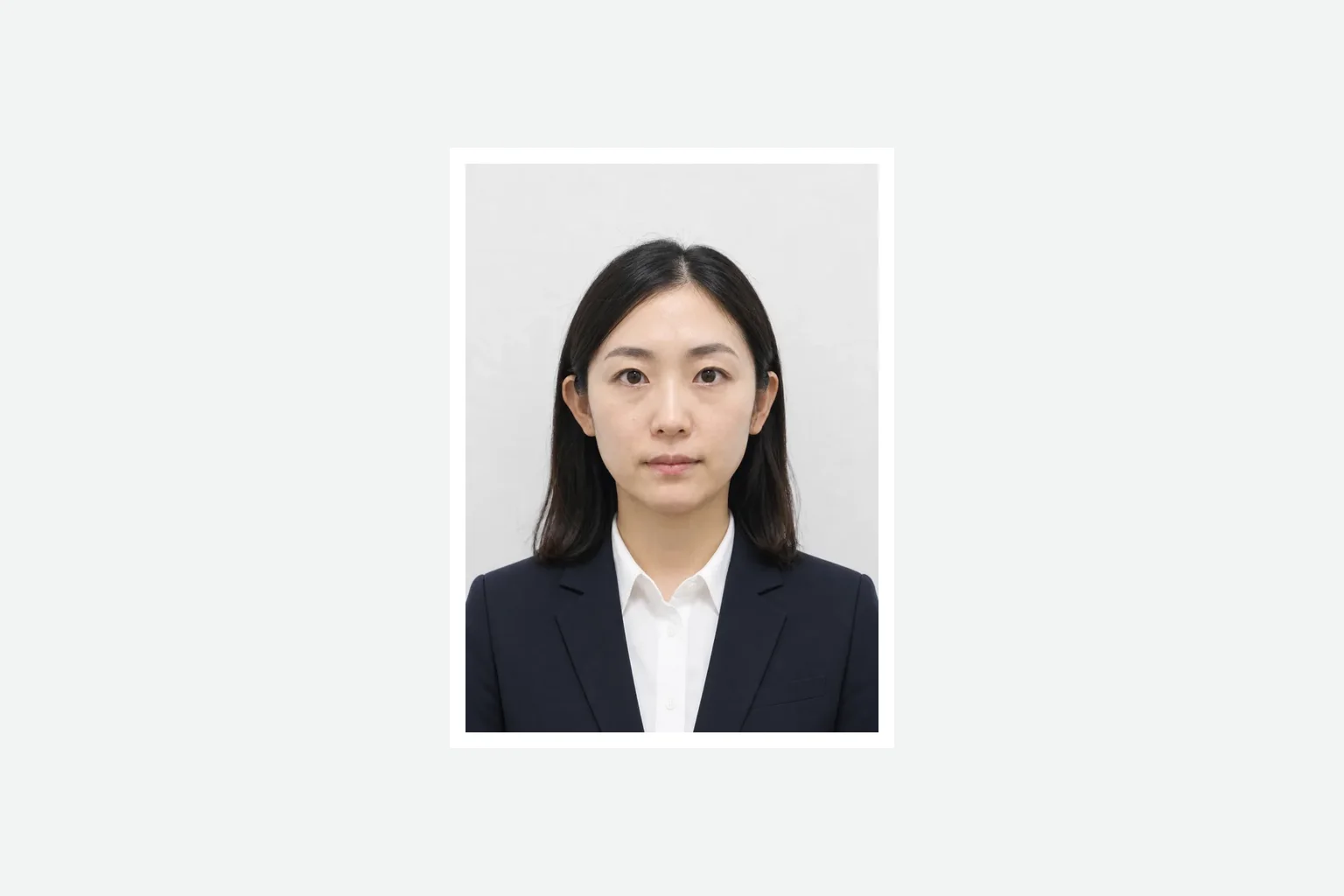 二級建築士試験用の665×915ピクセルの証明写真イメージ
