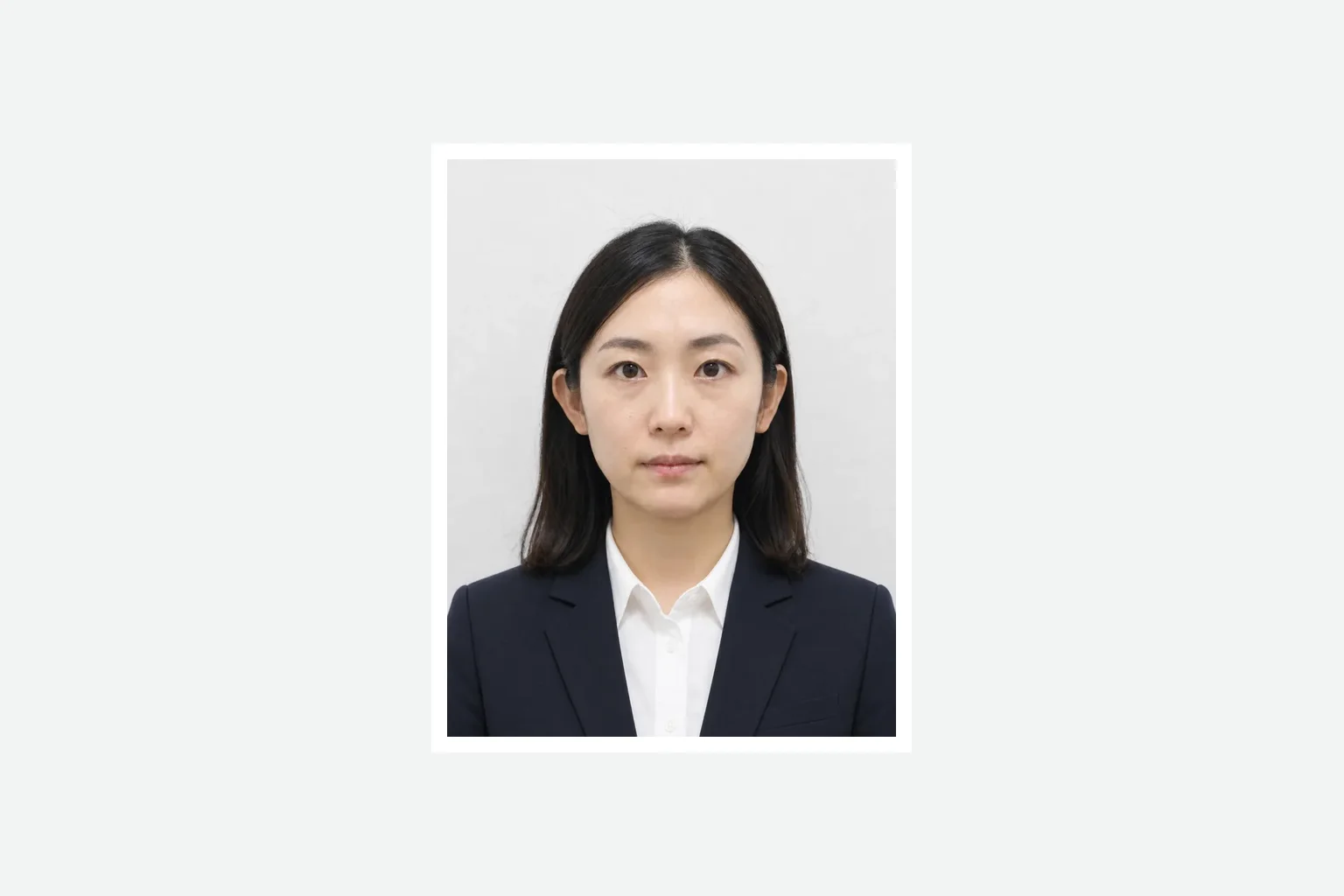 危険物取扱者試験用の700×900ピクセル・35対45比率の証明写真イメージ